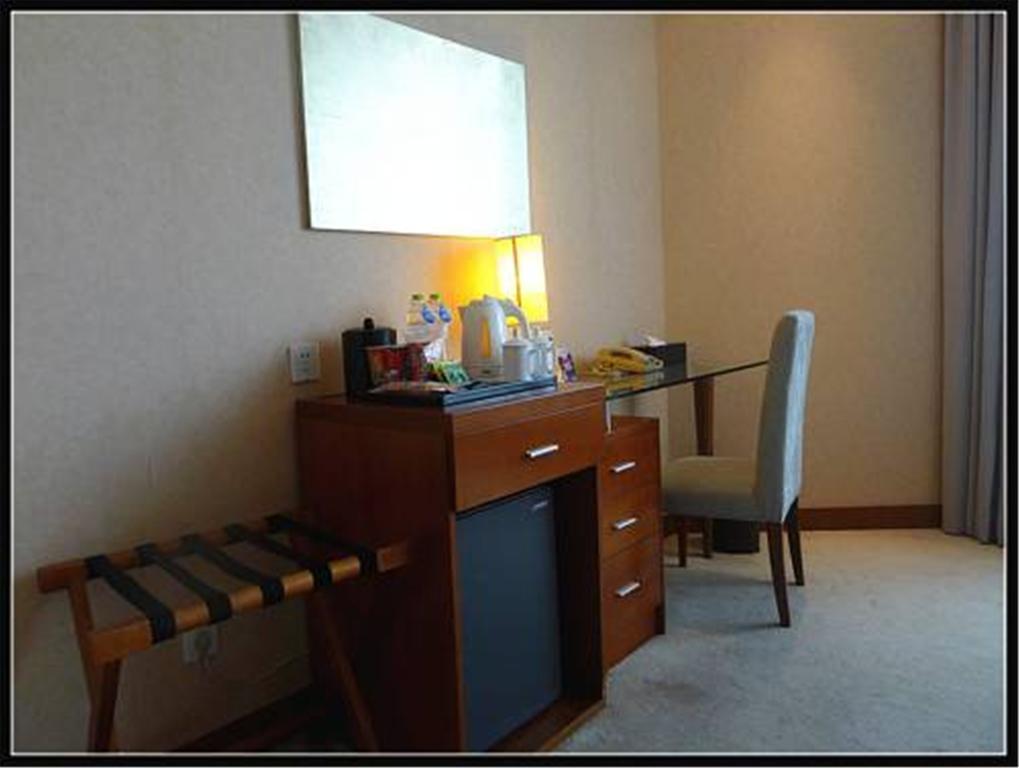 Radiance Hotel Shanghai Exterior photo