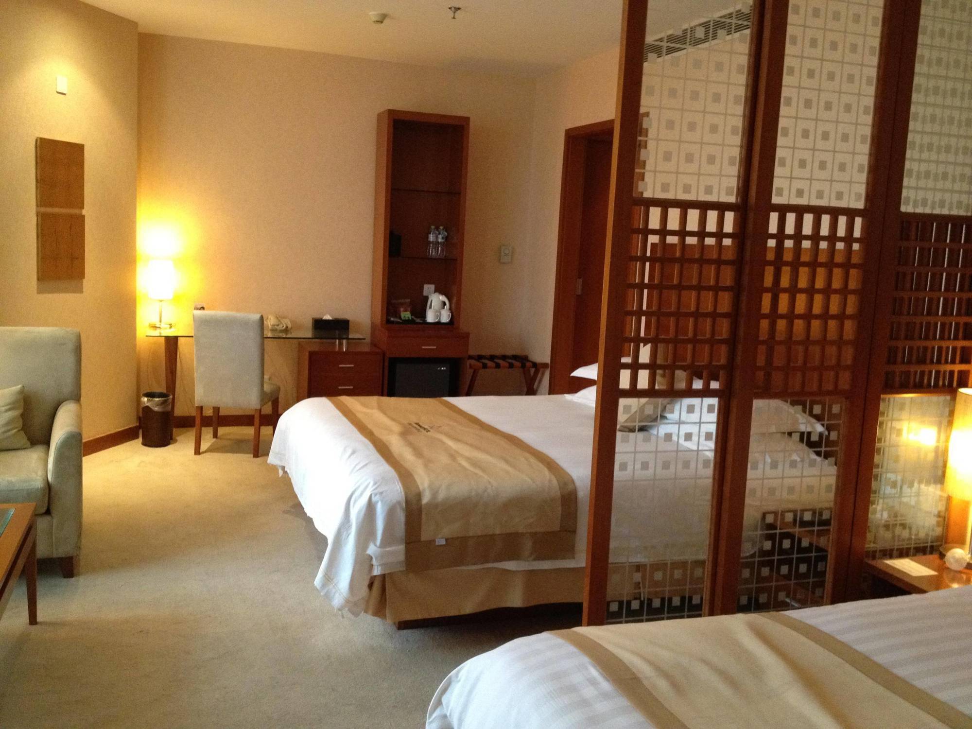Radiance Hotel Shanghai Exterior photo