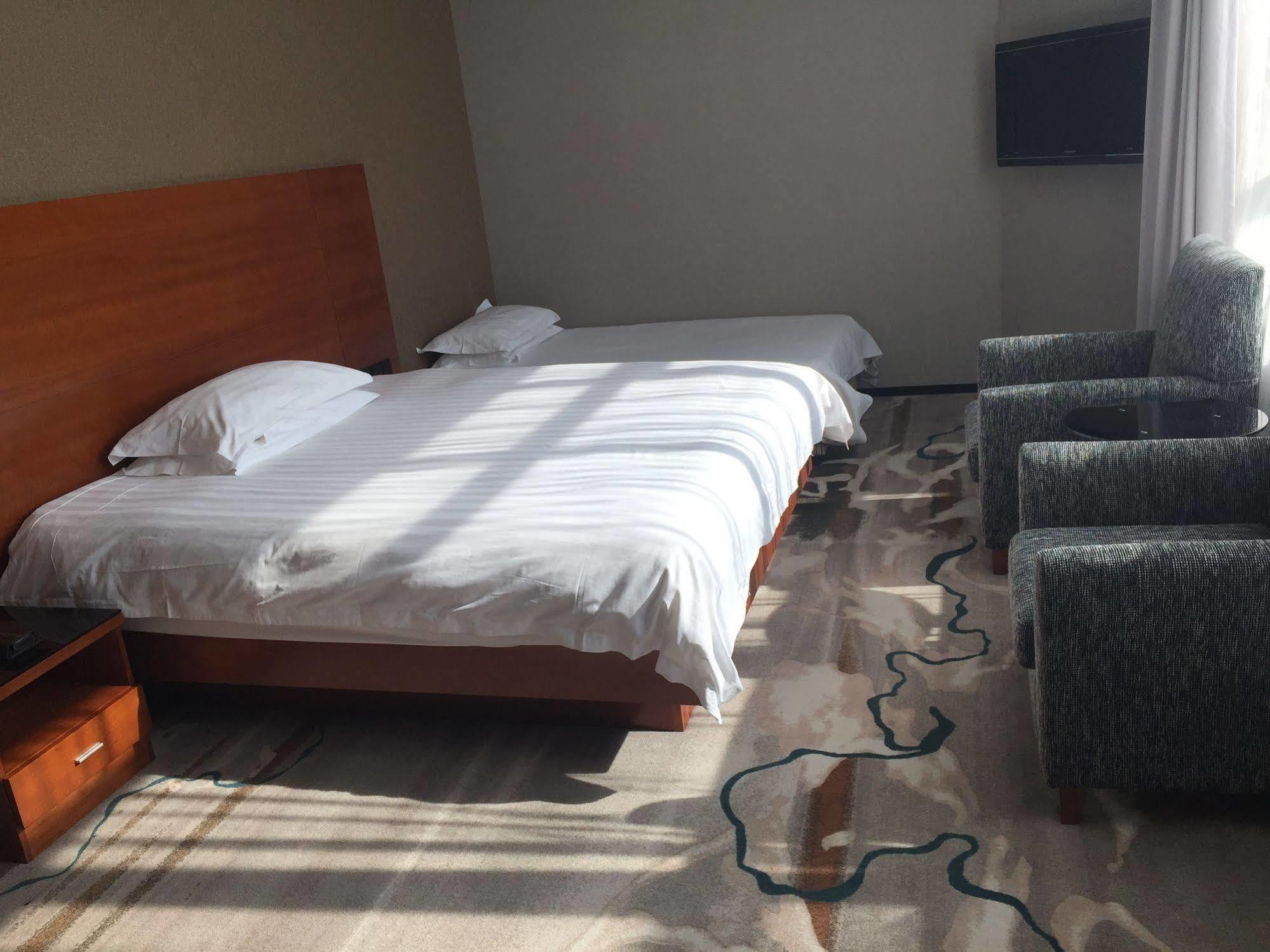 Radiance Hotel Shanghai Exterior photo