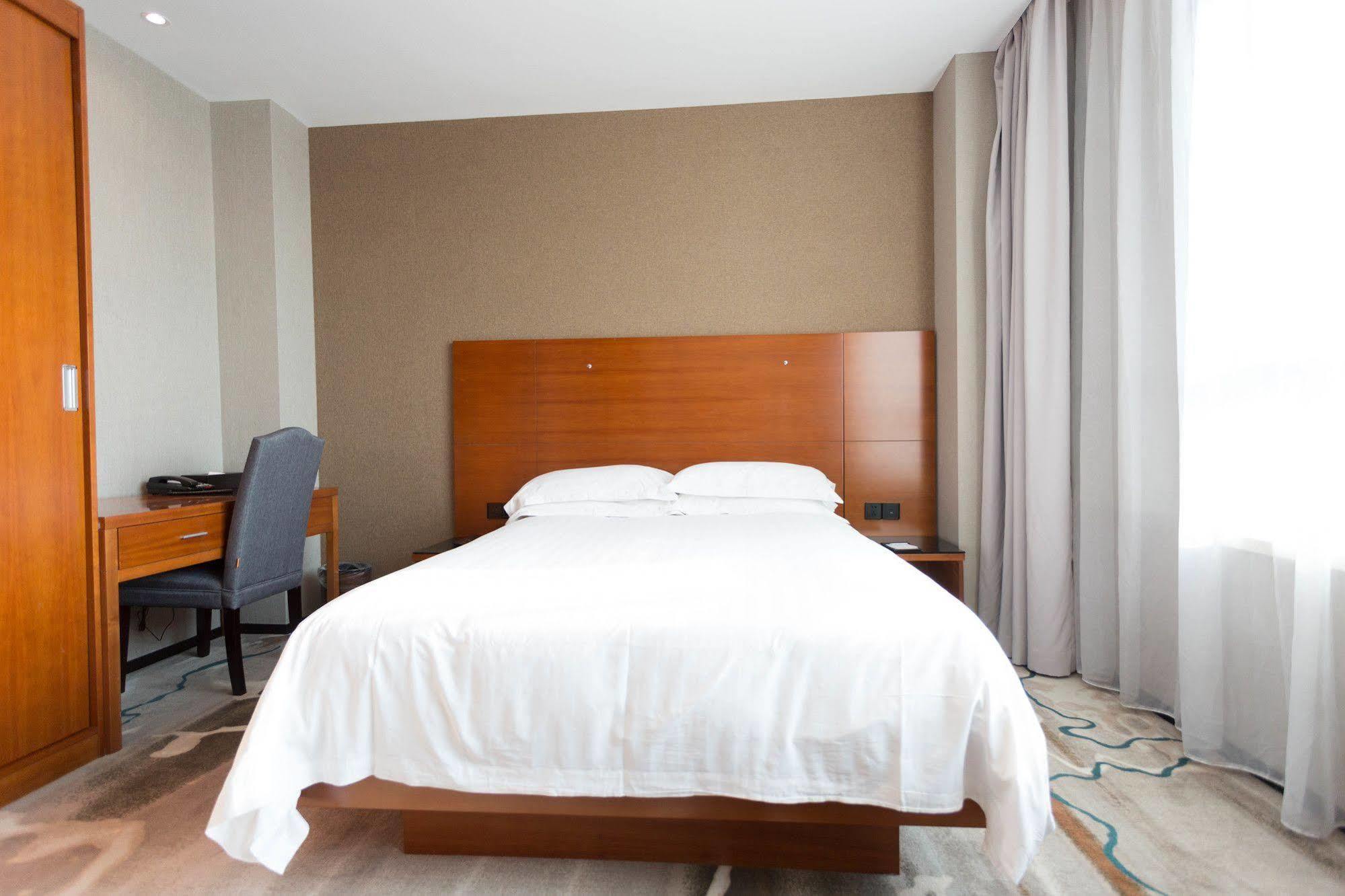 Radiance Hotel Shanghai Exterior photo