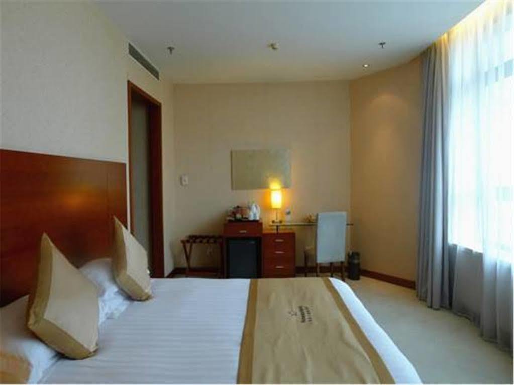 Radiance Hotel Shanghai Exterior photo