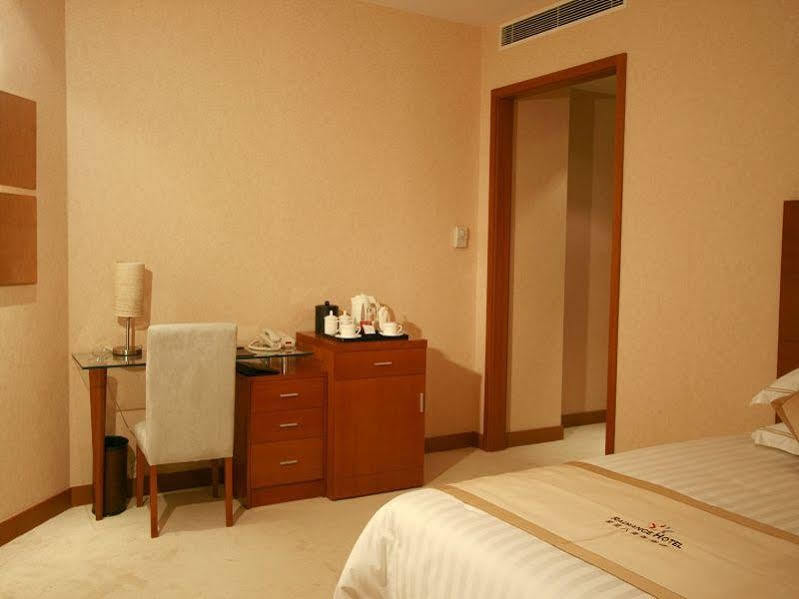 Radiance Hotel Shanghai Exterior photo